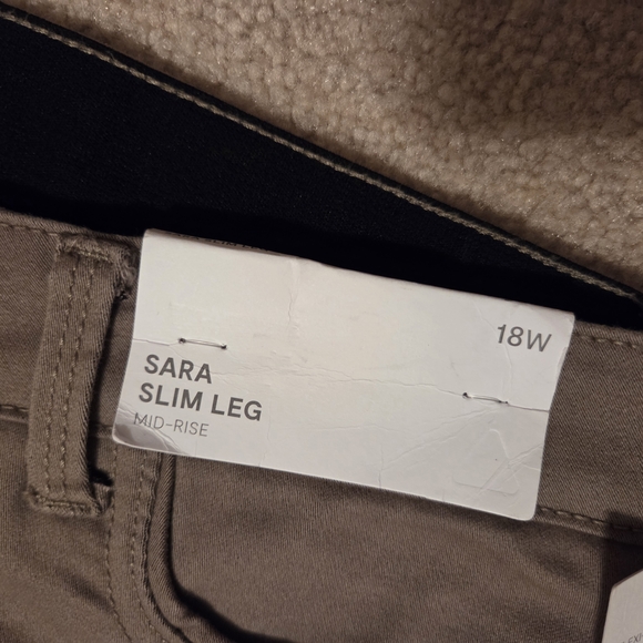 Liz Claiborne Sara Slim Leg Midrise Pants - Picture 4 of 7